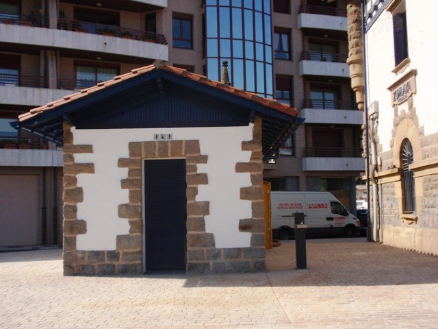 Abierto el nuevo baño del parque de Gernika