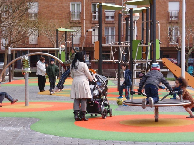 Abierto el nuevo parque infantil de Basadi