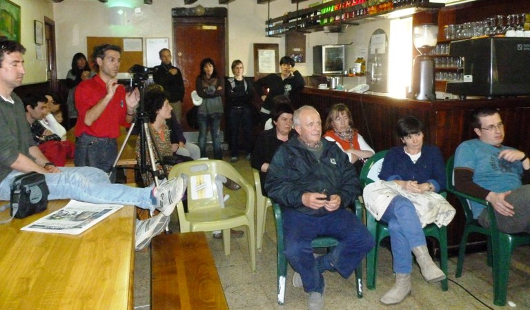 Ayer en Oikia y hoy en Narruondo para dar a conocer el problema de los residuos