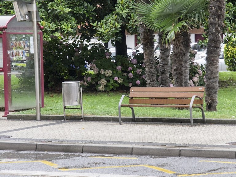 Desde el lunes al miércoles de la semana que viene la parada de autobús de Patxita Etxezarreta permanecerá cerrada en sentido Donostia