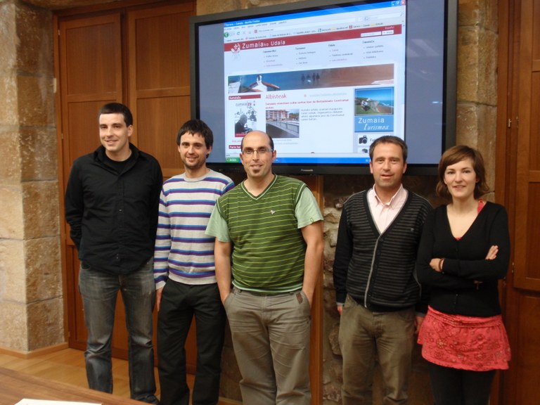 Después de la revista Zumaia Zu, el Ayuntamiento presenta su nueva página web