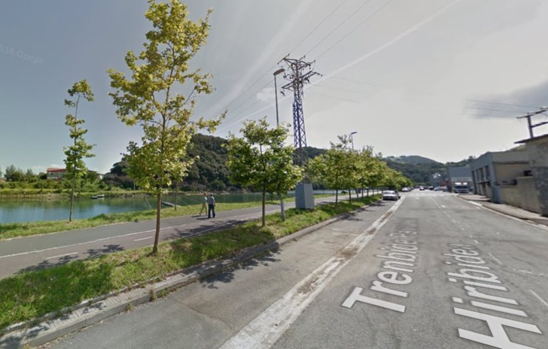 El Ayuntamiento acondiciona el bidegorri y las aceras del barrio de la Estación