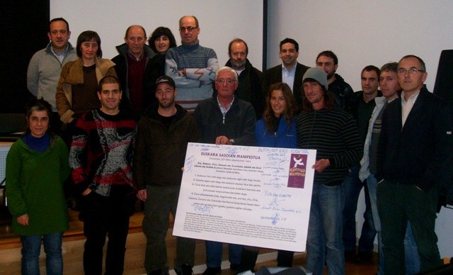 El Ayuntamiento de Zumaia firma el manifiesto 'Euskara Sasoian'