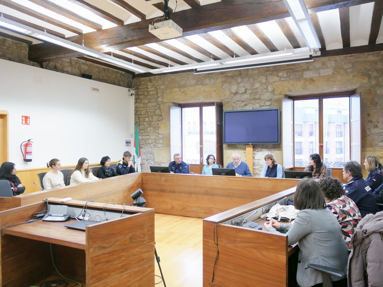 El Ayuntamiento de Zumaia firma un protocolo renovado de actuación ante casos de violencia sexista