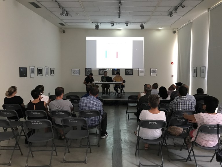 El Ayuntamiento de Zumaia se ha reunido con las y los baserritarras para presentarles el informe elaborado con el fin de impulsar y activar el primer sector