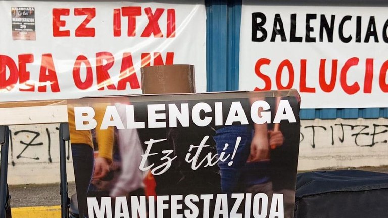 El Ayuntamiento de Zumaia se suma a la manifestación organizada para este viernes en contra del cierre de la empresa Balenciaga