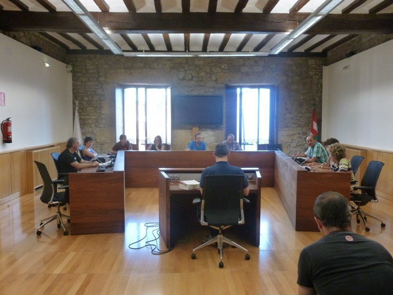 El ayuntamiento expresa su solidaridad a los Astilleros