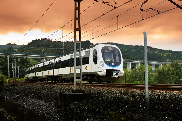 El Ayuntamiento pide al Gobierno Vasco que mejore el servicio ferroviario entre Zumaia y Donostia