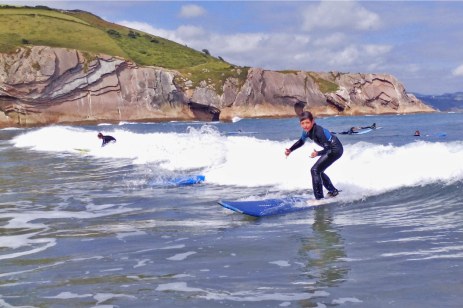 El Ayuntamiento presenta la nueva regulación del ejercicio de actividades deportivas acuáticas en la playa de Itzurun