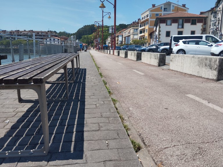 El Ayuntamiento reparará esta semana el carril bici de Txomin Agirre