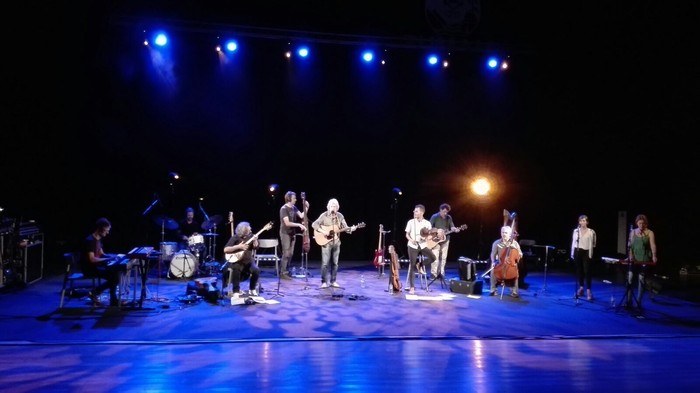 El Ayuntamiento y la promotora musical Gure Bazterrak agradecen la buena acogida y respuesta de las y los zumaiarras en el concierto de Benito Lertxundi