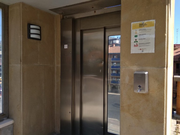 En funcionamiento los ascensores de la calle San José, Jadarre y Ardantzabide