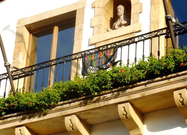 Euskaraz bizi nahi dugu!