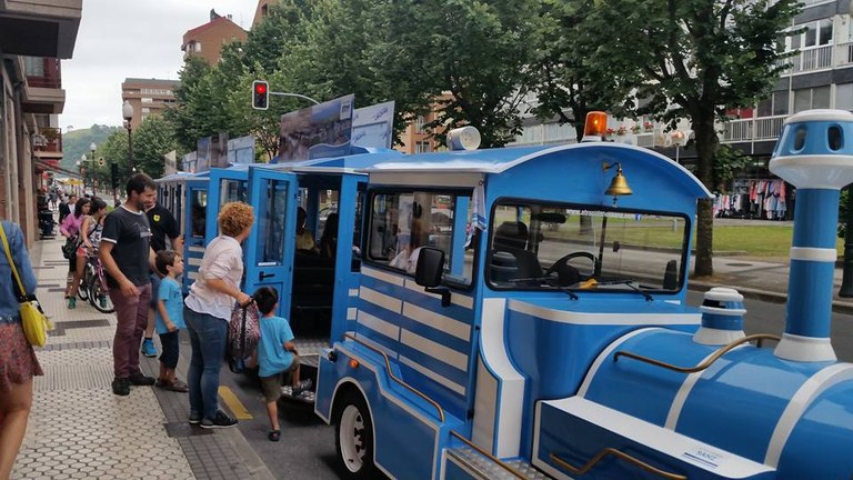 EXITOSA ANDADURA DEL TREN TXU-TXU