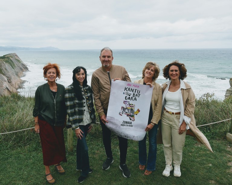 Jon Maia convertirá la playa de Itzurun en teatro el 21 de septiembre, con el espectáculo 'Kantu berri bat gara. Harri eta herri'