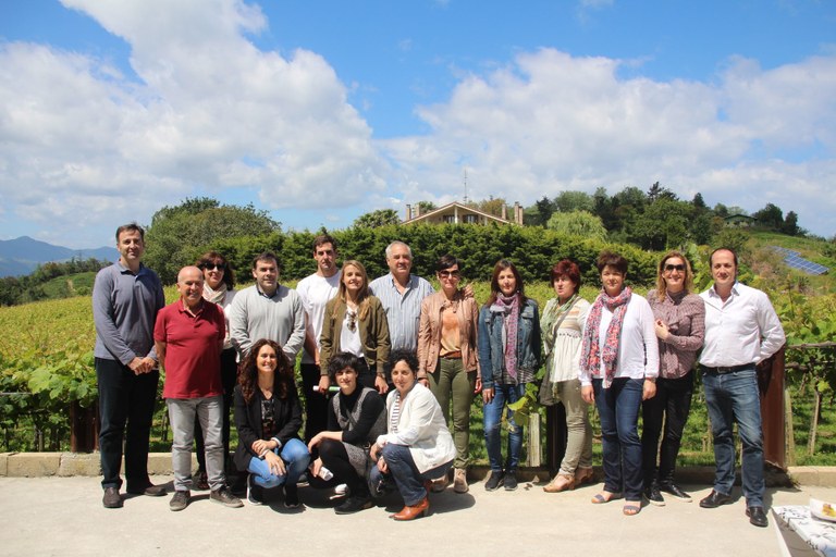 Los ayuntamientos Aia, Getaria, Orio, Zarautz y Zumaia han presentado la iniciativa KOSTA GASTRONOMIKA, la nueva marca de oferta turística basada en nuestra riqueza gastronómica