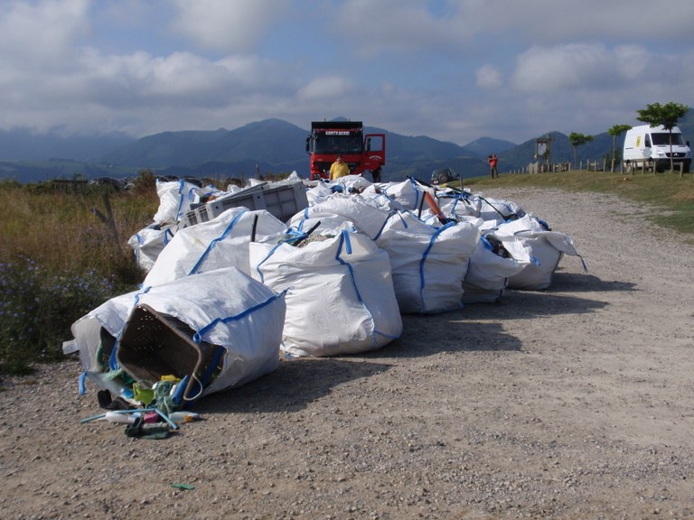 Se da por finalizado el primer campo de trabajo dedicado a la limpieza del biotopo 