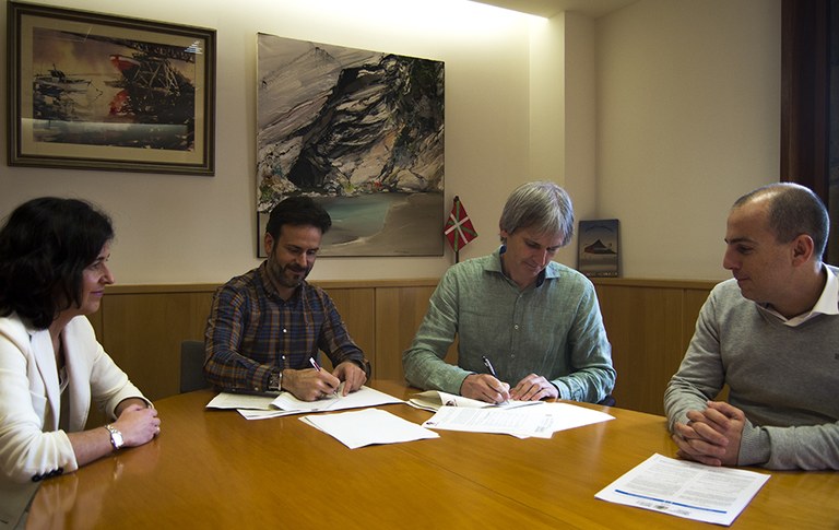 Se ha firmado hoy el convenio por el que se edificarán viviendas tasadas y de protección oficial en Torreaga