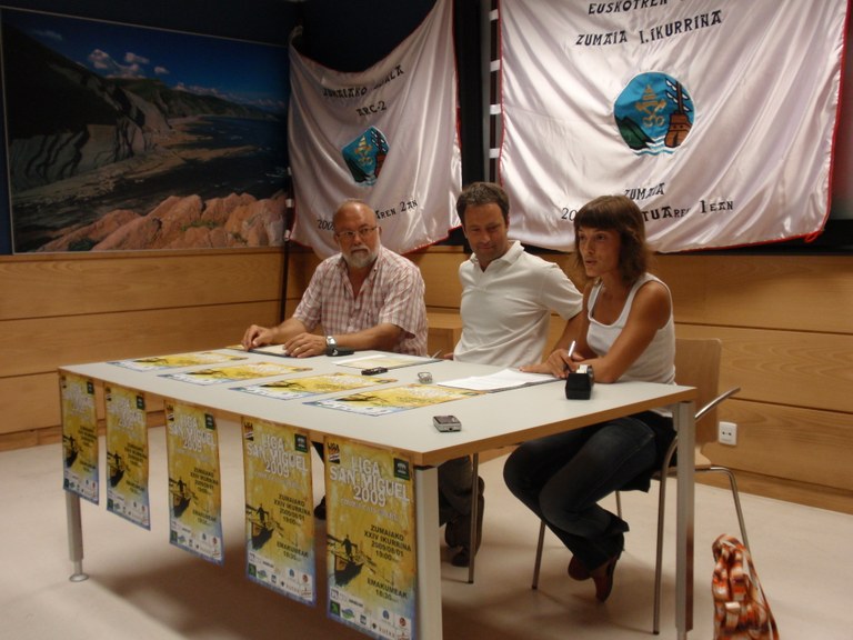 Tres banderas de Zumaia en juego