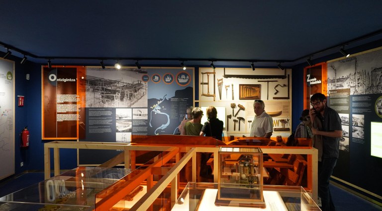 Visitas guiadas en la exposición 'Zumaia historian zehar' de Moilaberri