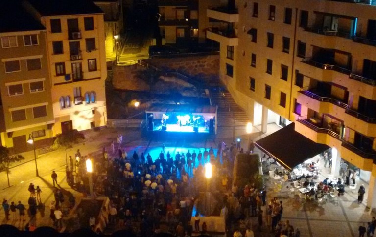 Zumaia rememora a The Police en un exitoso concierto ofrecido por la banda tributo Synchronicity