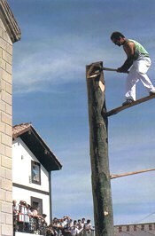 Haizkolariak zutik.jpg