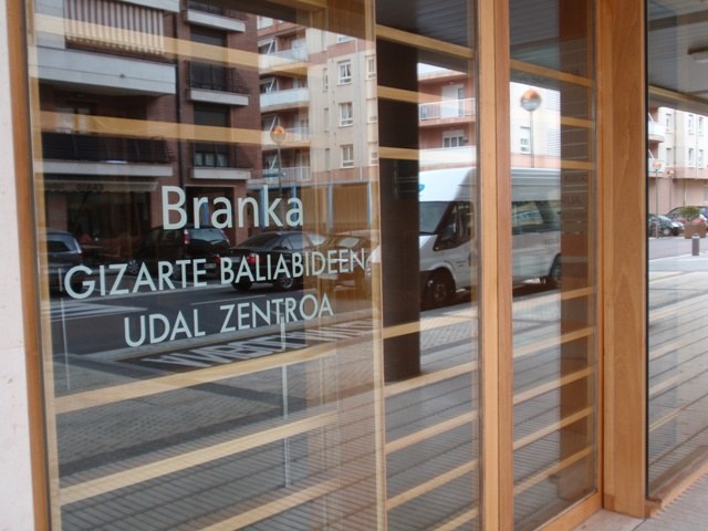 Abian da pertsona nagusientzako Opor Programarako izen-ematea