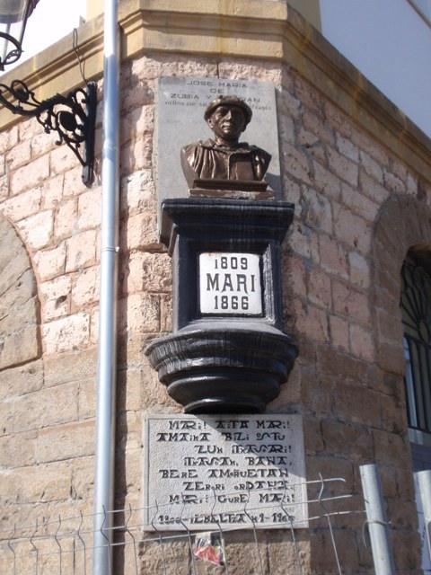 Aita Mari, berriro bere lekuan