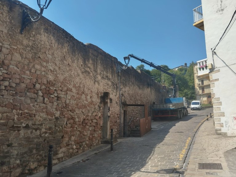 Arritokieta kalea trafikoarentzat itxita egongo da astearte honetan, Komentuko lorategia eraberritzeko lanak tarteko