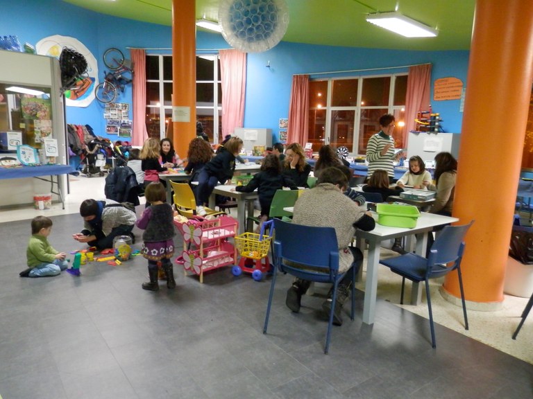 Asteburuan, jostailu erakusketa egingo da Ludotekan