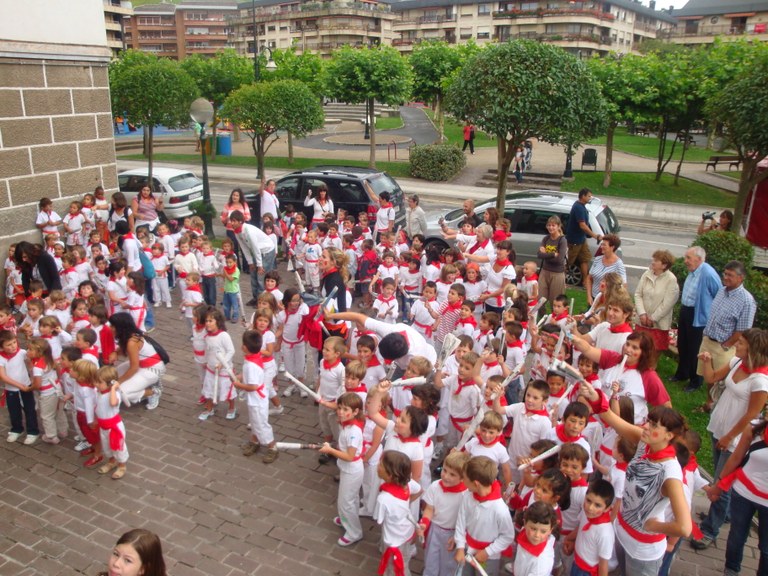 Astelehenean, martxoak 23, bukatuko da udaleku irekietarako begirale eta koordinatzaile postuetara aurkezteko epea