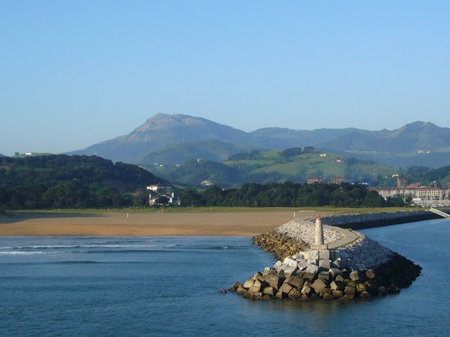 Aurreko asteko euriteek eraginda, jaitsi egin da Santiago hondartzako uraren kalitatea