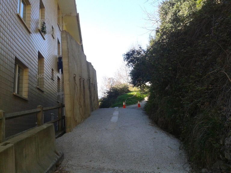 Behin-behinean arazoari erantzunda, behin-betiko irtenbidea bilatzeko azterketak egiten jarraitzen du Udalak