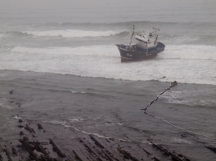 Gaur egingo dute Bermeoko arrantzontzia ezbeharraren tokitik ateratzeko bigarren saiakera