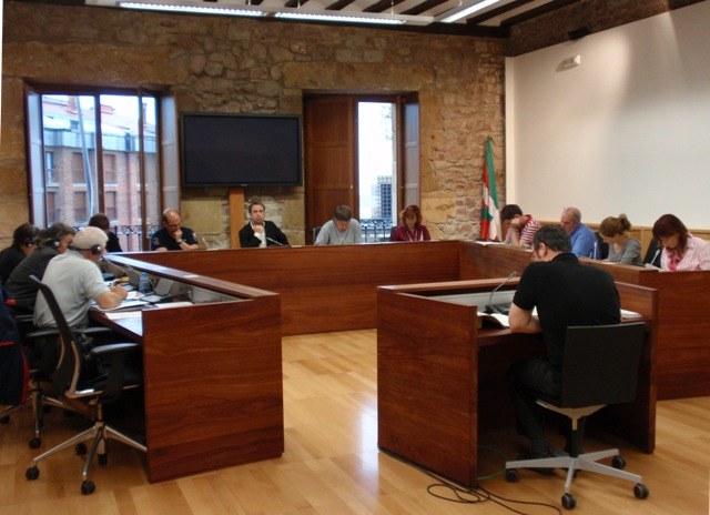 Bertan behera gelditu da gaurko ezohiko plenoa