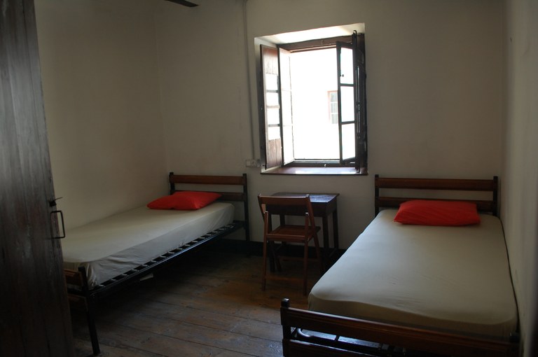 Bihartik irekita izango da komentuko erromesen aterpea