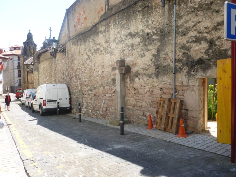 Bihartik irekita izango da komentuko erromesen aterpea