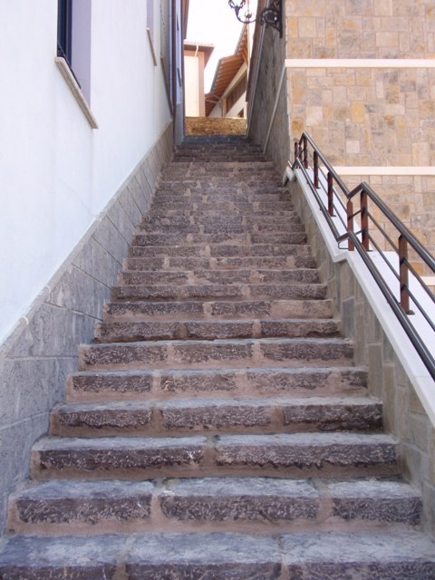 Erabilgarri daude Intxaurtxoetako eskailerak