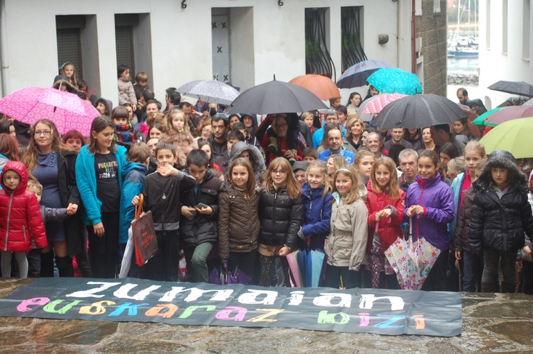 Eskerrak Euskararen Astea antolatzen laguntzeagatik