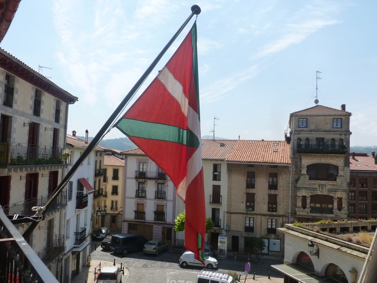 Euskal Errepublika aldarrikatzeko deiarekin bat egin du Udal Gobernuak