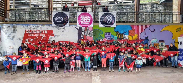 Euskararen Astetik urte osora begira