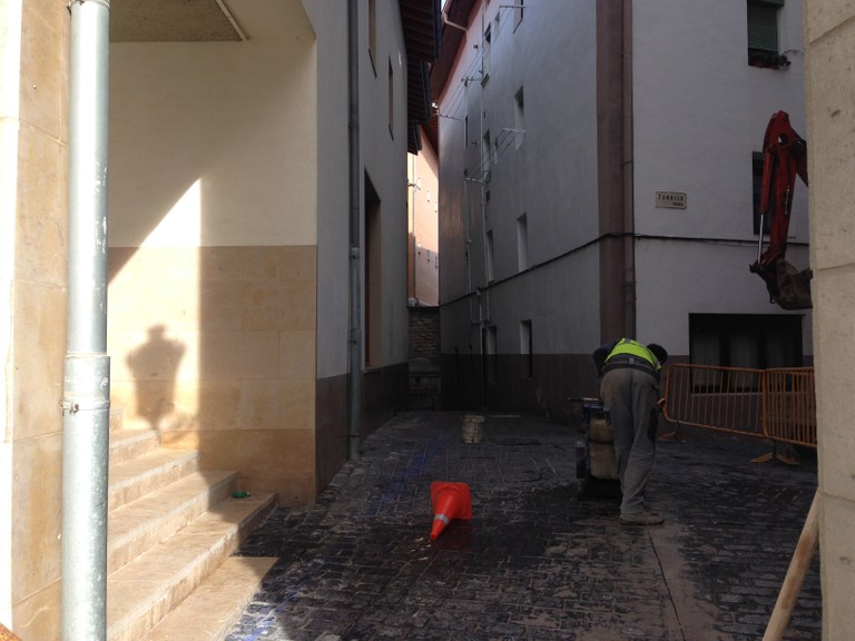 Harategi kale estua itxita astebetez, egokitze obrak egiteko