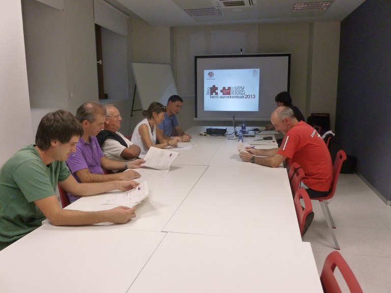 Herri-aurrekontuen prozesuan jasotako ekarpenak aztertzen ari da Udal Gobernua