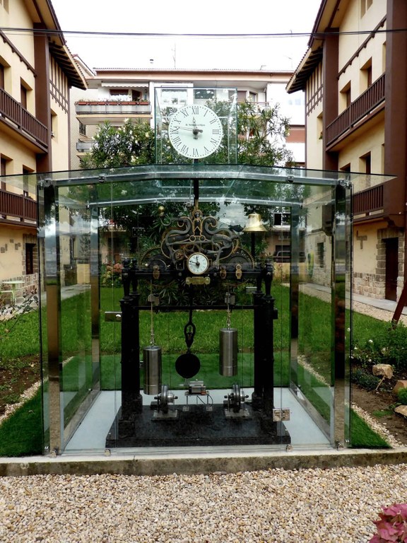 Igandean 12 :00etan omenaldia egingo zaie yeregitarrei, berreskuratu eta martxan jarri duten Artadiko erlojuaren aurrean 