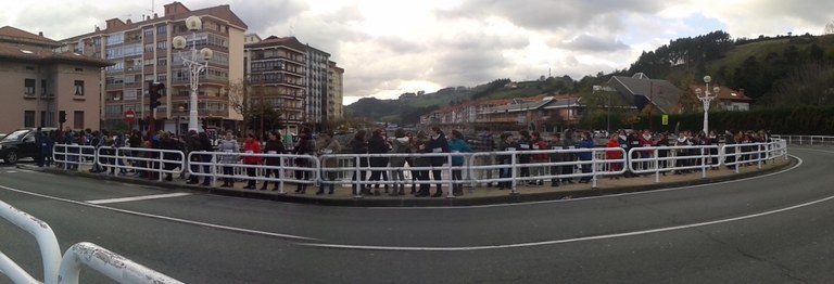 Indarkeria matxista salatzeko, giza-katea