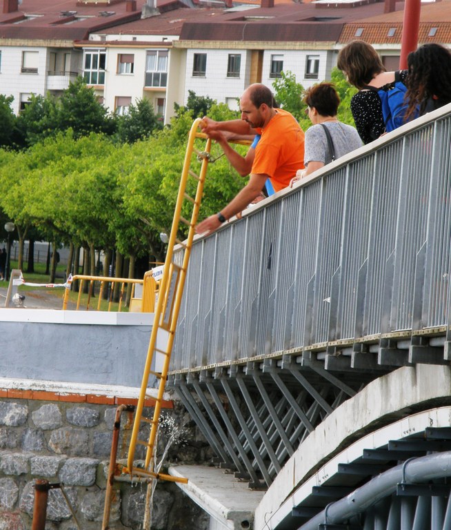 Itsasadarra garbi mantentzea guztion ardura da