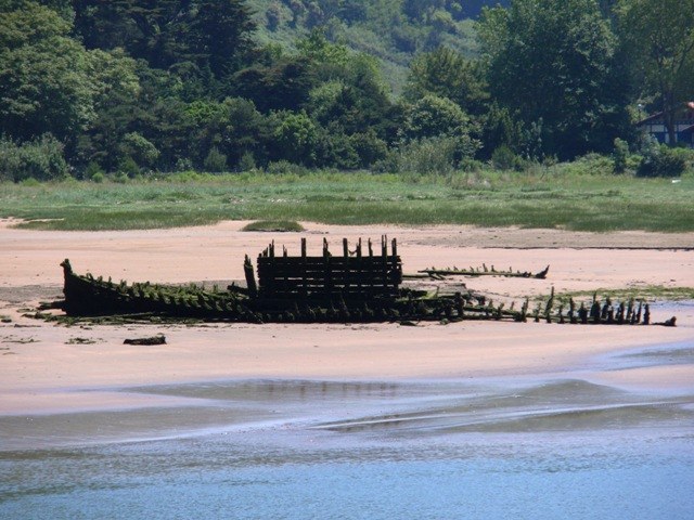 Mahai didaktikoa Itzurunen eta dunetatik bisita Santiago hondartzan