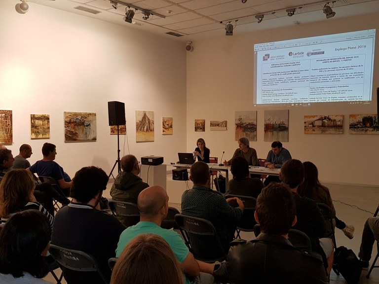 MANKOMUNITATEAREN LAN POLTSAN IZENA EMATEKO OINARRI ETA ESKAERA ORRIAK UDALETXEAN ETA WEBGUNEAN ESKURAGARRI