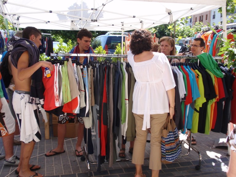 Eguraldi onarekin ospatu da outlet azoka