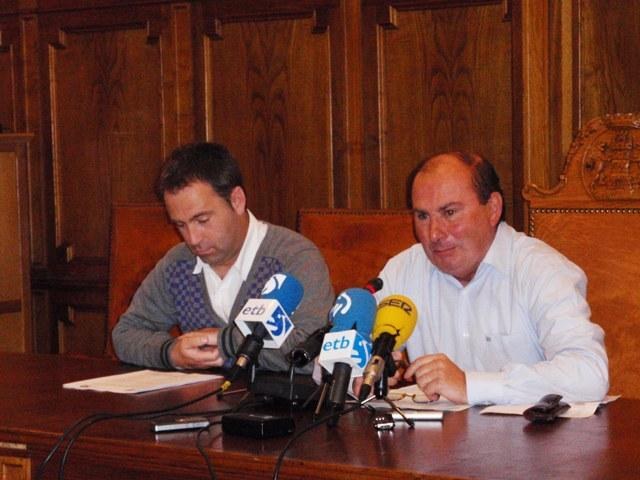 'Motxo' arrain-ontzia dela eta Deba eta Zumaiako Udalen azalpenak